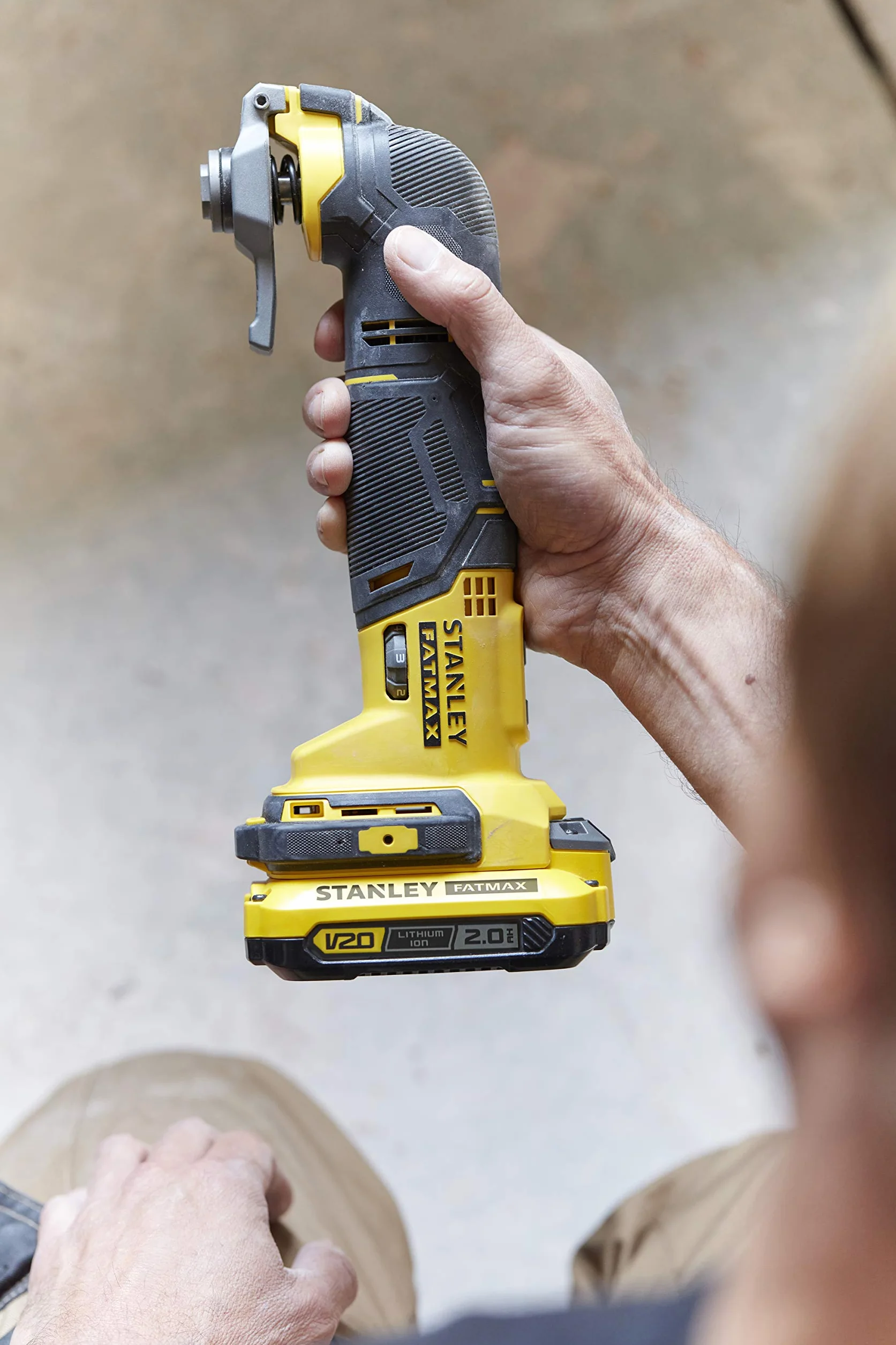 Stanley FATMAX SFMCE500D2K-QW - Herramienta Multifunción Rotativa Sin Cable, 8000-18000 oscil/min, Con 1 Maletín, 2 Baterías 2Ah, 1 Cargador Gama FATMAX V20 (18v)