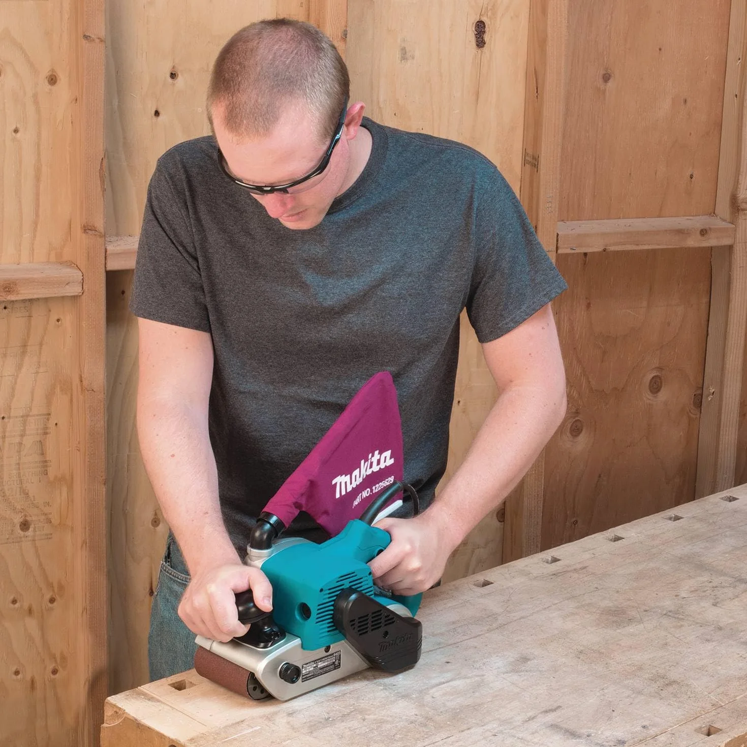 Makita 9403 Lijadora de Banda, 500 m/min, 5.7 kg, 1200 W, 230 V, Azul, 10.2 cm