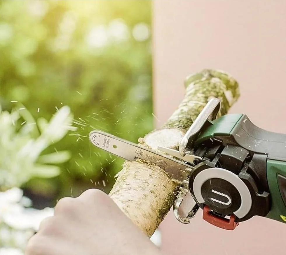 Bosch Sierra EasyCut 12 (Con tecnología NanoBlade, batería, cargador, hoja de sierra, maletín, Batería de 12 voltios, 2,5 Ah)