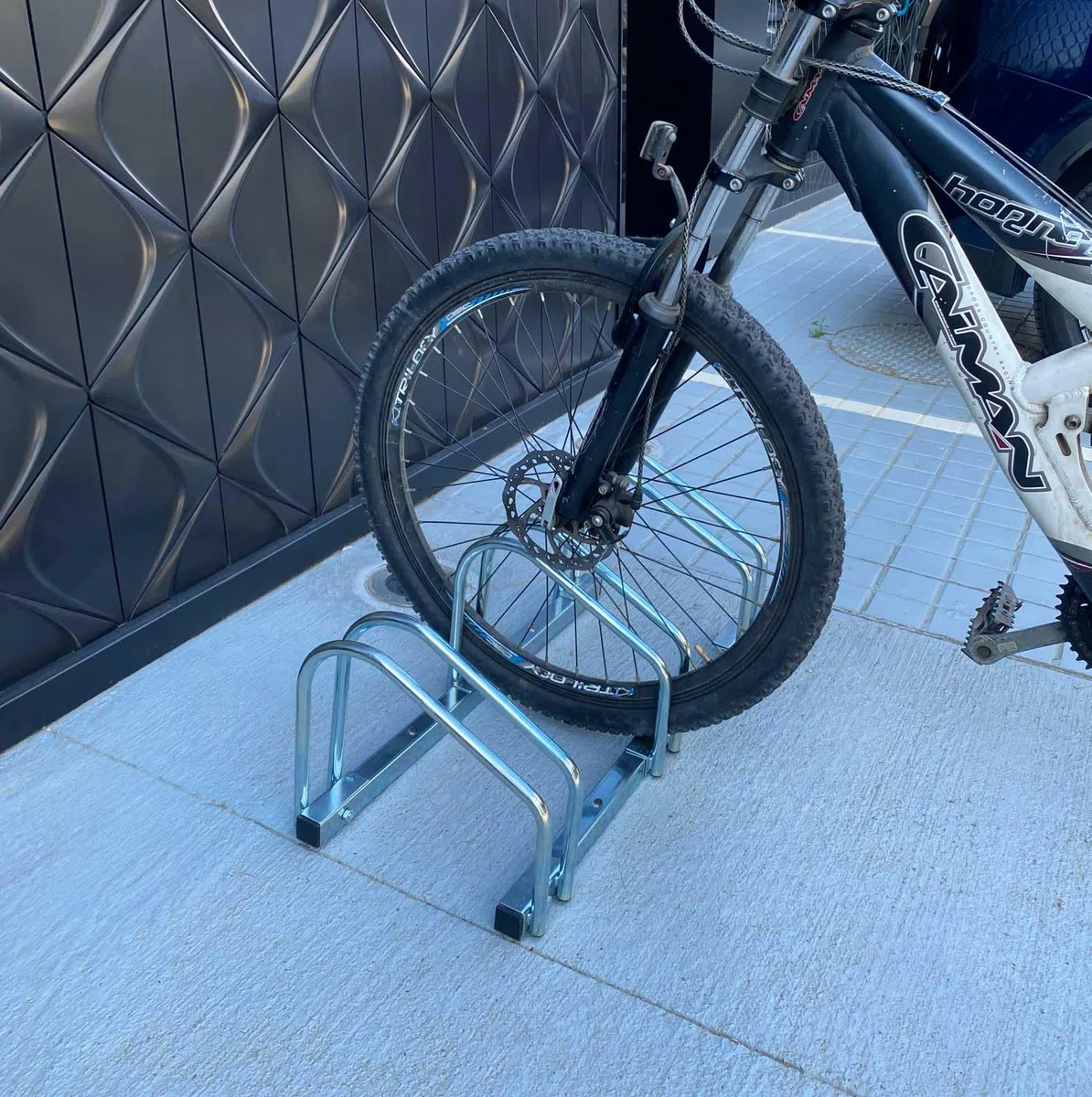 ADO - Rack – Aparcamiento para estacionar 6 Bicicletas en Suelo o Pared | Soporte para aparcar la bicicleta en acero galvanizado (12 bicicletas)