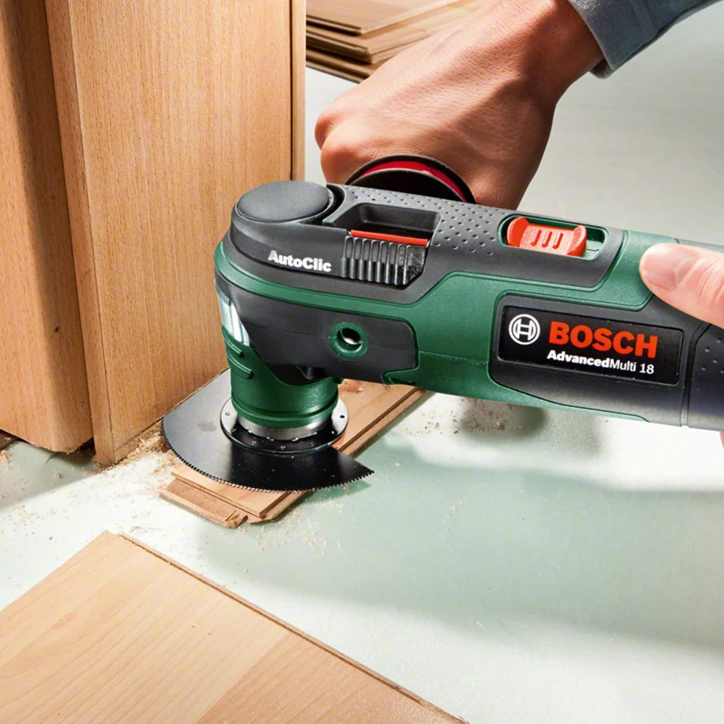 Bosch Multiherramienta AdvancedMulti 18 (sin batería, sistema de 18 V, set universal de accesorios, en SystemBox, tamaño S) - Amazon Edición