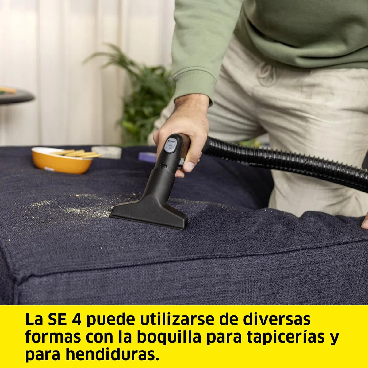 KÄRCHER Lava-aspiradora SE 4, Manguera de aspiración con pulverizador, depósitos de 4 l, boquillas de Lavado, de Clip y para tapicerías, con Accesorios para Suelos Duros y alfombras