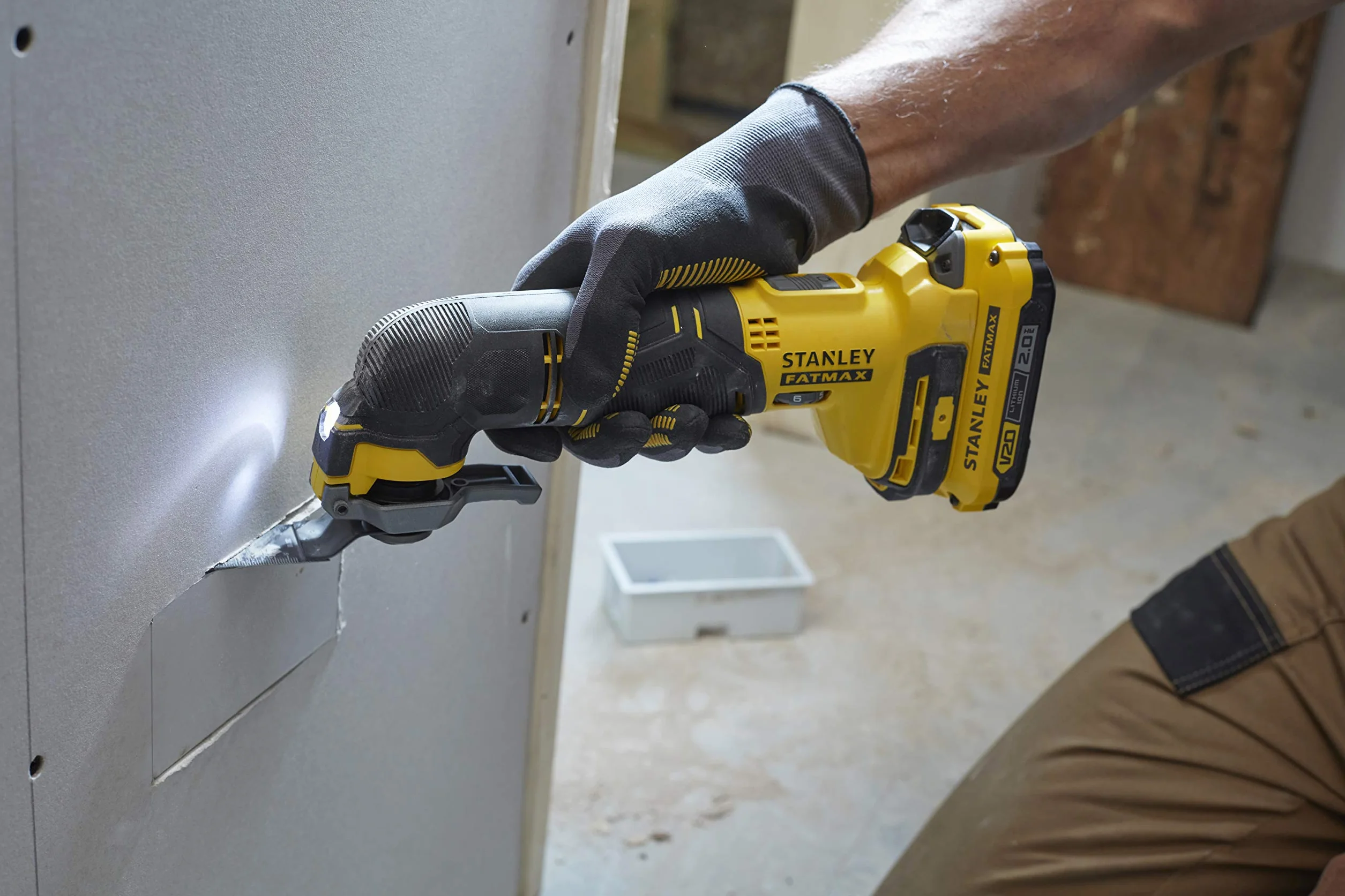 Stanley FATMAX SFMCE500D2K-QW - Herramienta Multifunción Rotativa Sin Cable, 8000-18000 oscil/min, Con 1 Maletín, 2 Baterías 2Ah, 1 Cargador Gama FATMAX V20 (18v)