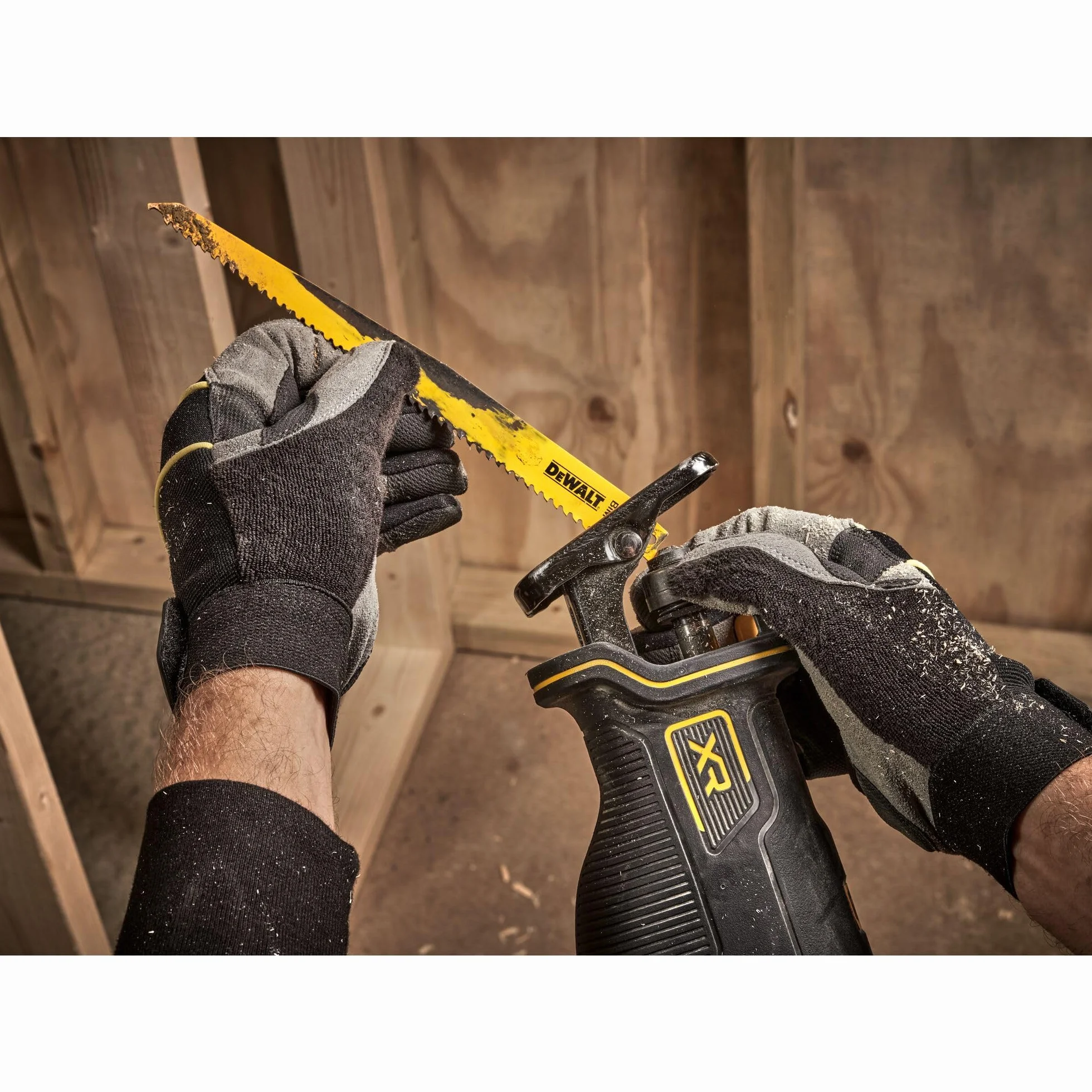 DEWALT DCS382N-XJ - Sierra sable 18V XR, Motor sin escobillas, Compacta, Capacidad de corte máxima de 300mm, Alta velocidad de corte, Luz LED, No incluye batería ni cargador