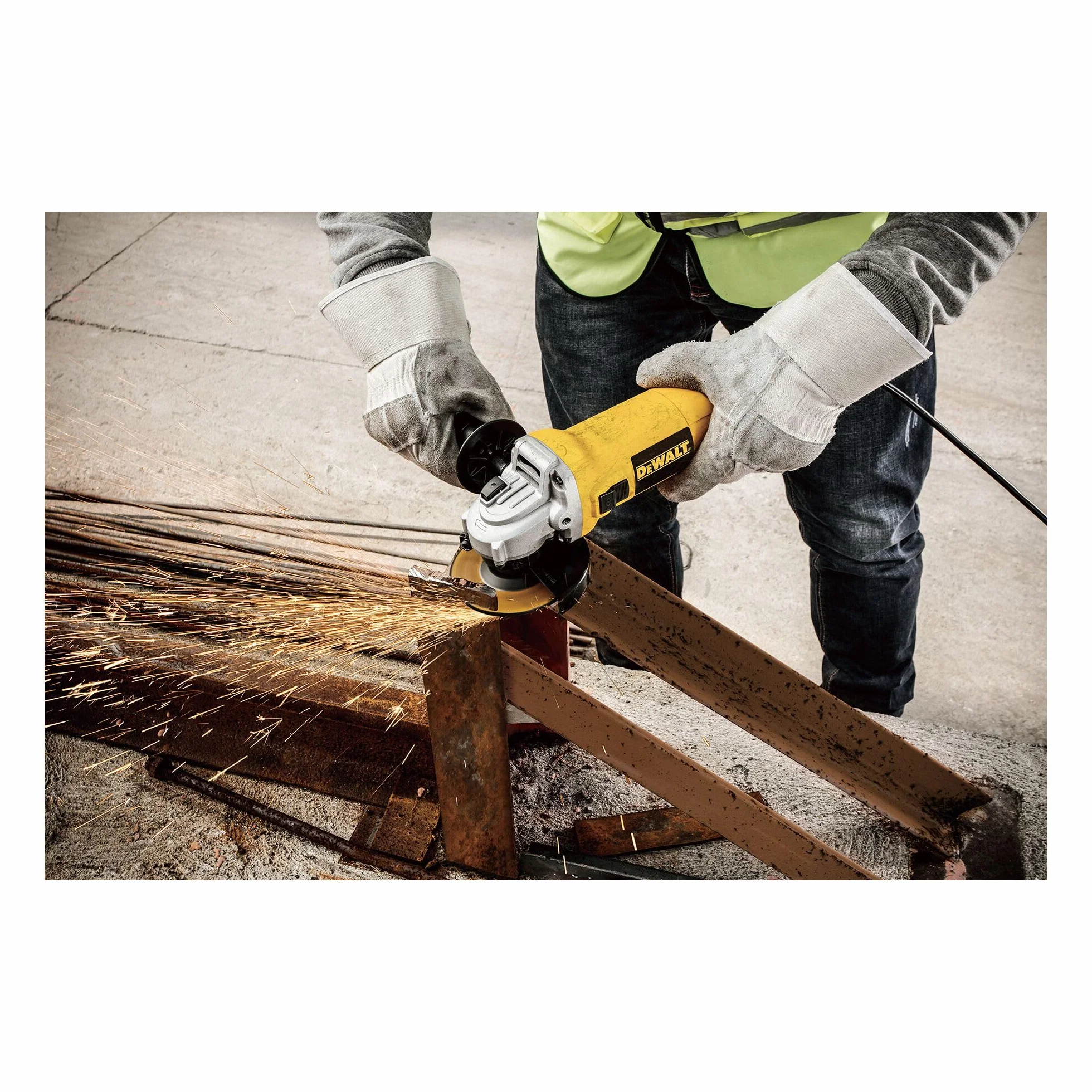 DEWALT DWE4117-QS - Amoladora angular 950W, 125 mm, Arranque suave y protección de reinicio, Incluye protector de seguridad, Mango adicional y accesorios