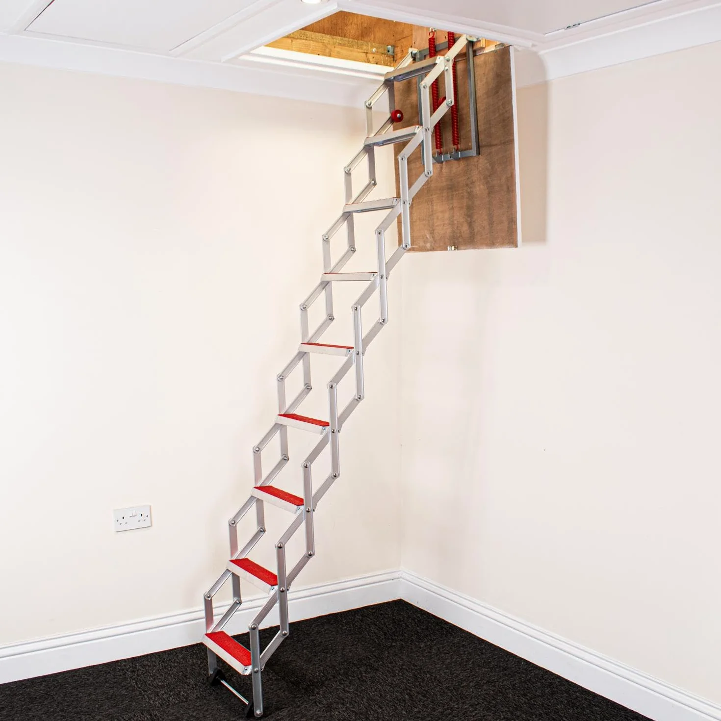 Escalera de Acceso al altillo BPS | Diseño Compacto con peldaños Antideslizantes Recubiertos de Goma | Fácil Montaje | Aluminio | Altura del Suelo al Techo: 2,74 m | Clase energética A