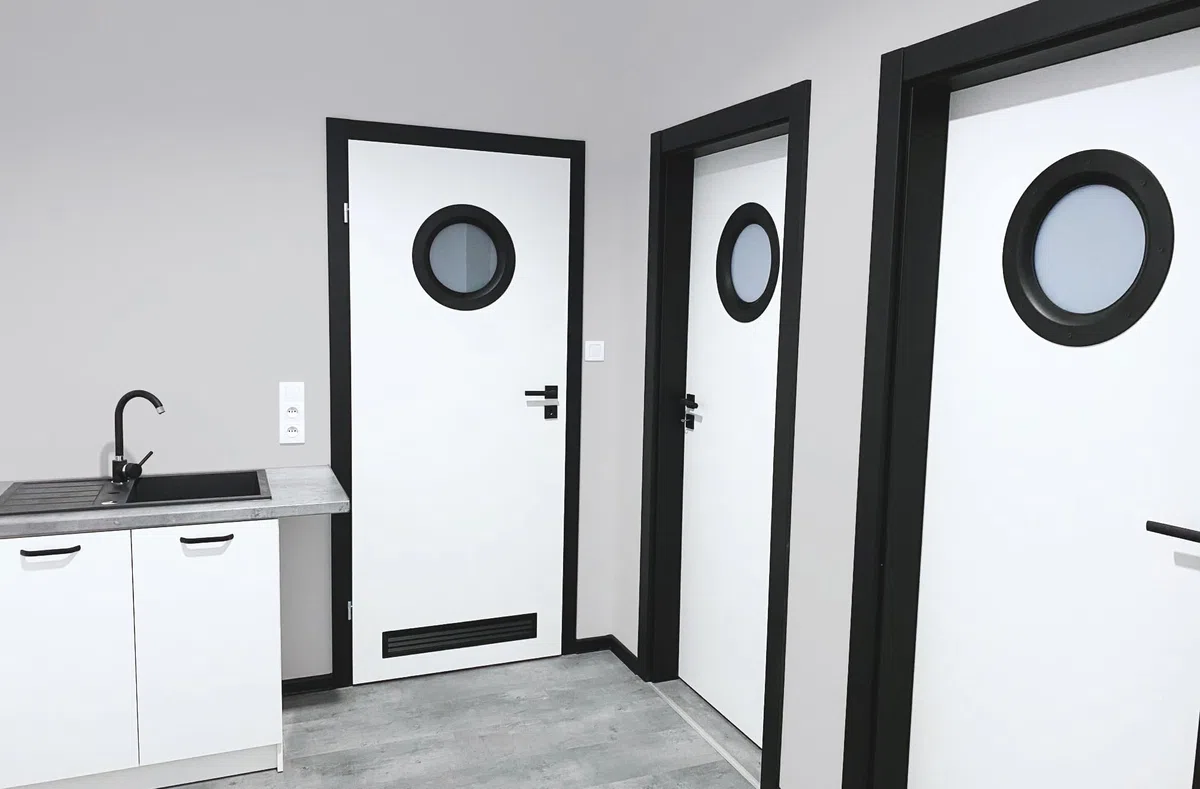MLS Ojo de Buey B4000, de Aluminio Robusto, Vidrio de Seguridad VSG, para Puertas de 40 mm de Espesor, Tornillos de Fijación Visibles en Ambos Lados, 300 mm de Diámetro, Vidrio Transparente, Negro