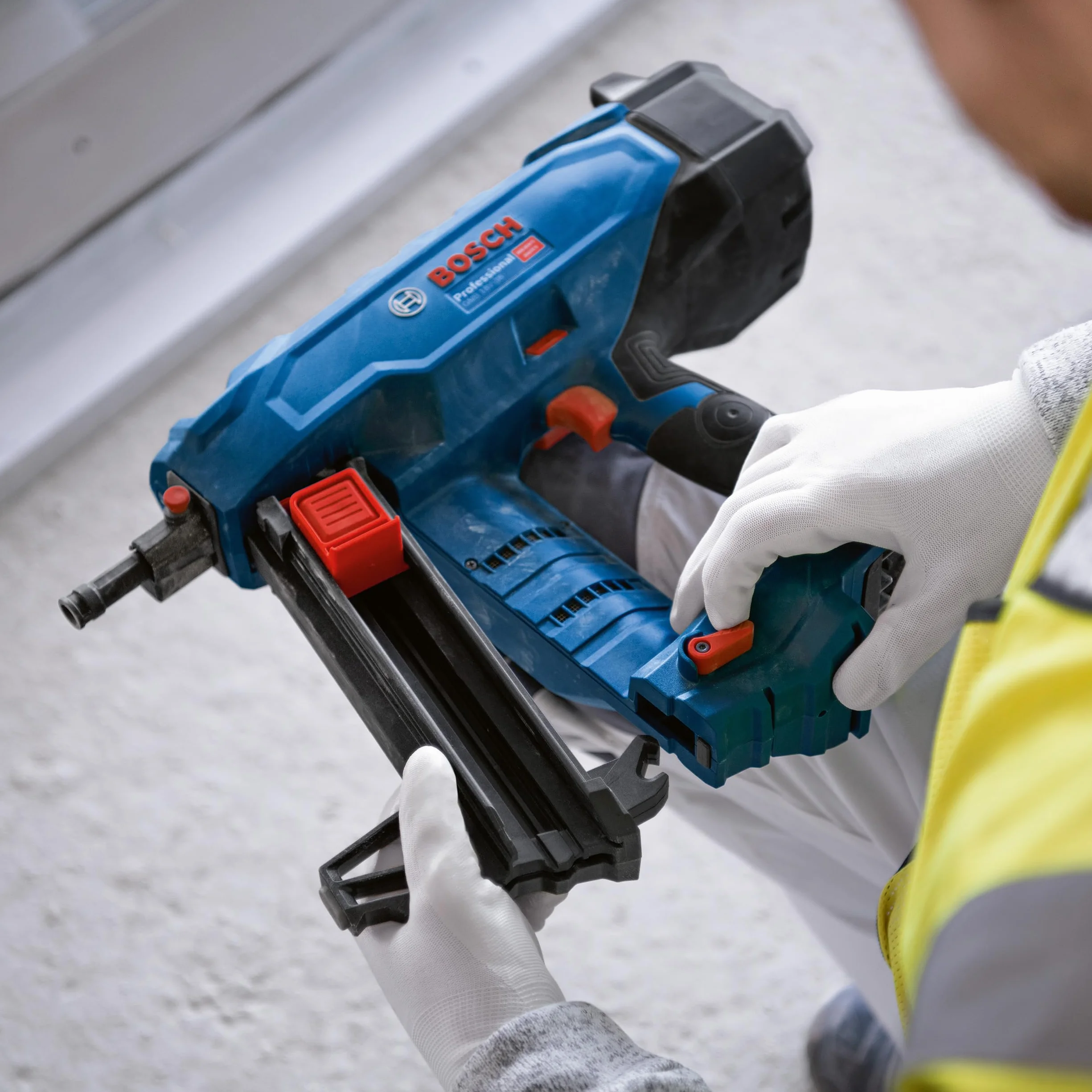 Bosch Professional 18V System clavadora para hormigón a batería BITURBO GNB 18V-38 (Ø clavo 2,7-3,0mm, máx. long. clavo 38mm, 1 clavija de extracción, 1 gancho fijación, XL-BOXX, sin batería/cargador)
