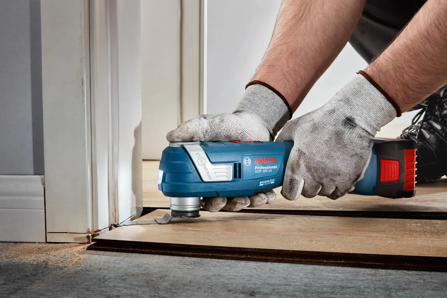 Bosch Professional 18V System multiherramienta a batería GOP 18V-34 (motor sin escobillas, Vibration Control, empuñadura estrecha 180 mm, incl. 1 hoja de sierra, L-BOXX, sin batería/cargador)