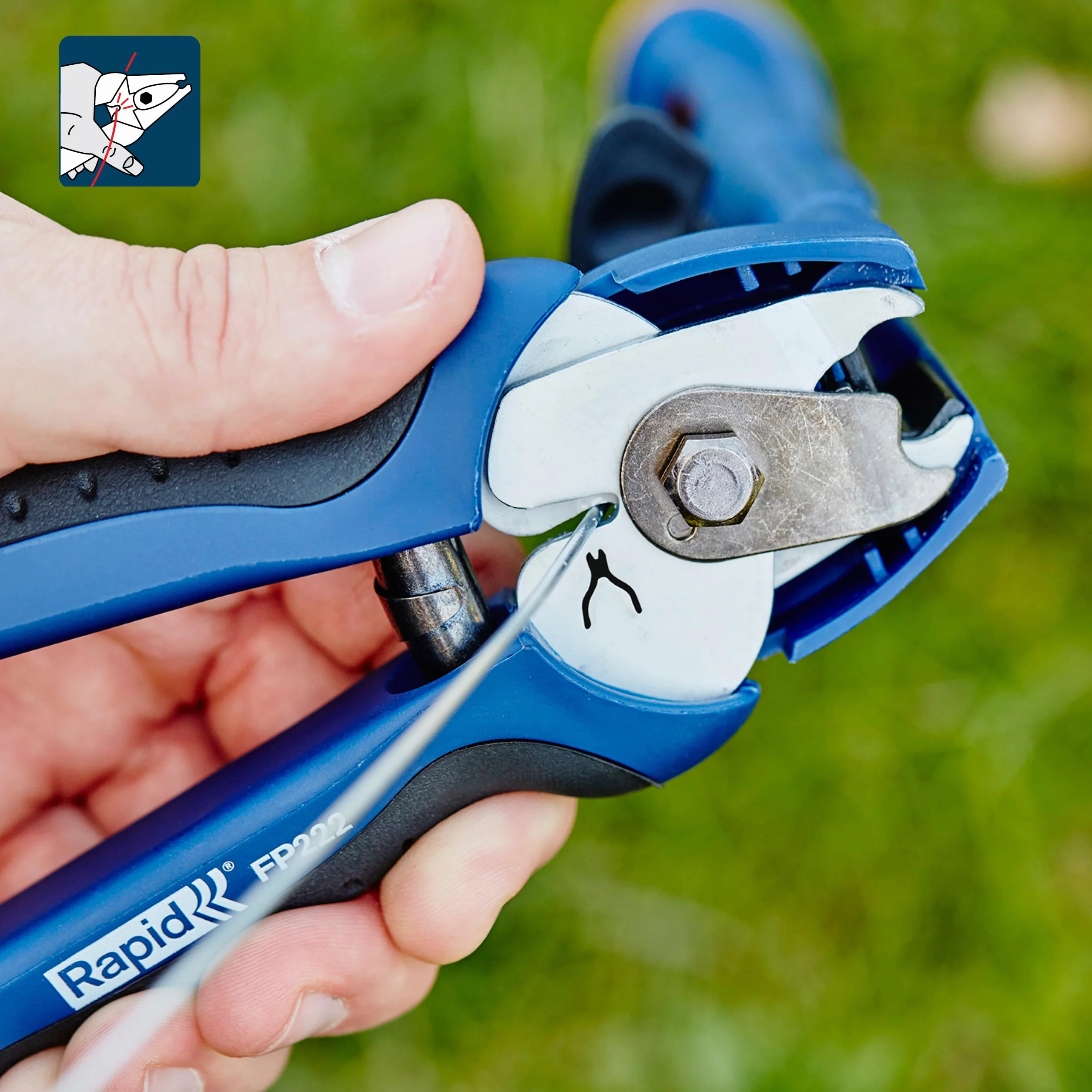 Rapid FP222 Grapadora de Cercas para Grapas VR22 de Gran Capacidad, Mango Ergonómico, Fácil de Guardar, Incluye 200 VR22 Grapas de Cercas (40303112)