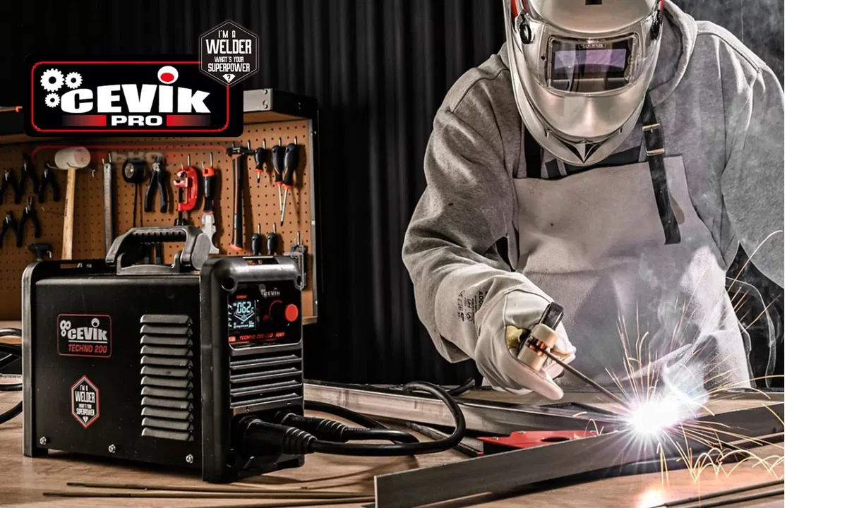 CEVIK PRO CE-TECHNO200LCD - Soldador Inverter MMA con Máscara de Soldadura y Portaelectrodo - 200A 50% 230V-Electrodos hasta 5mm - Pantalla LCD - Conectable a Generador - Máquina de Soldar
