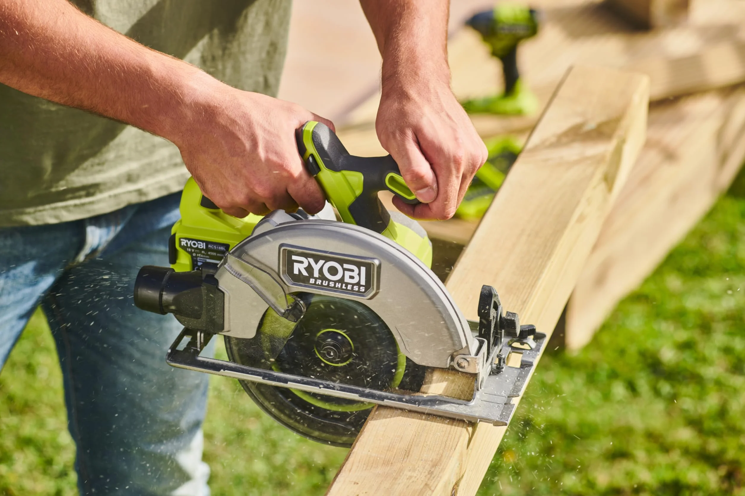 Ryobi RCS18BL-0 18V ONE+ - Sierra circular inalámbrica sin escobillas de 184 mm (herramienta desnuda)
