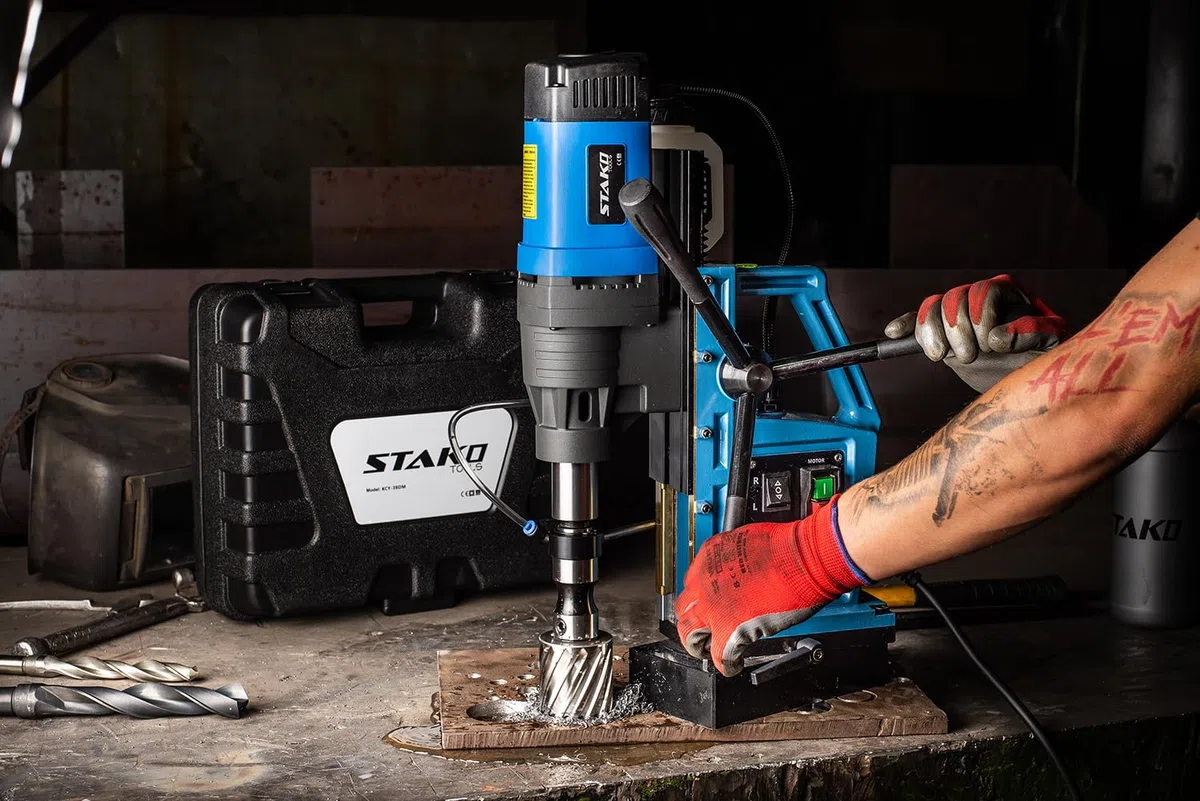 STAKO SCY-2800RE+ - Taladro magnético (máx. 80 mm de diámetro, 2050 W, con maletín, fuerza magnética 17000 N, taladro de núcleo portátil para trabajar metales con Weldon 19 mm MK3 y portabrocas B16 de
