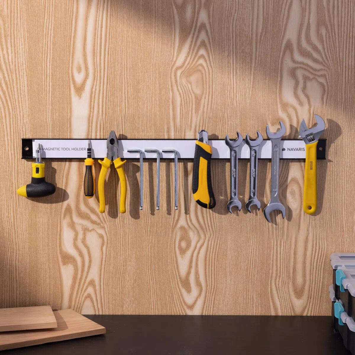 Navaris Barras magnéticas para herramientas - Set 2x panel magnético de pared portaherramientas - Soporte organizador de mesa de trabajo - 4 x 61 CM