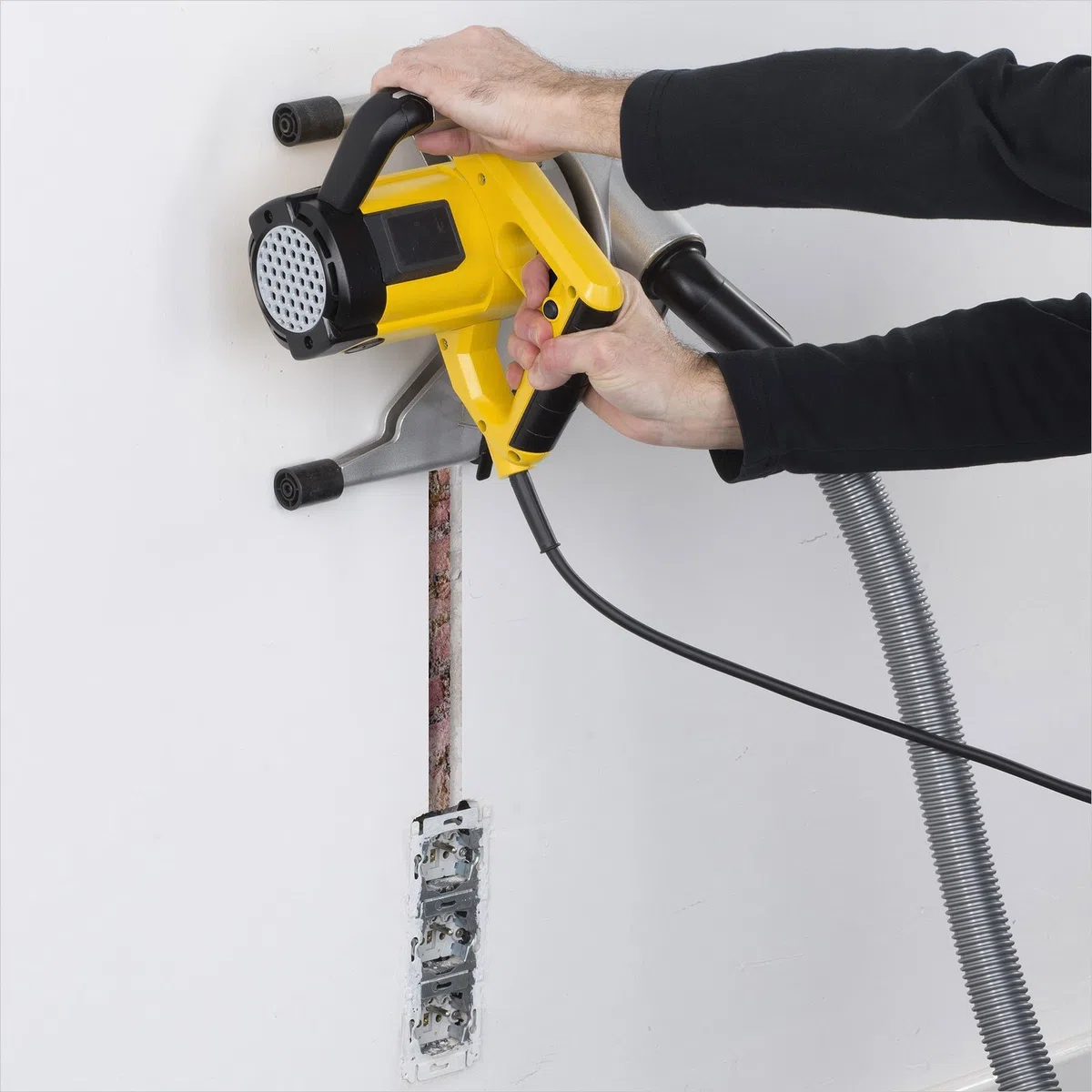Powerplus -- Rozadora POWX0650 y aspiradora POWX323
