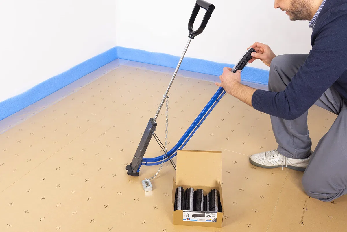 Grapadora para Tubos de Suelo Radiante | Herramienta Ergonómica para Fijación Rápida con Grapas | Ligera, Resistente y Precisa | NOYON & THIEBAULT