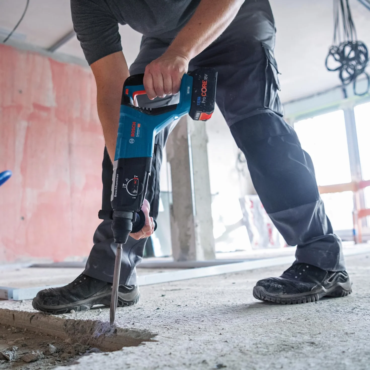 Bosch Professional 18V System martillo perforador a batería GBH 18V-28 D (KickBack Control, incl. paño de limpieza, empuñadura auxiliar, calibre de profundidad, bandeja, XL-BOXX, sin batería/cargador)