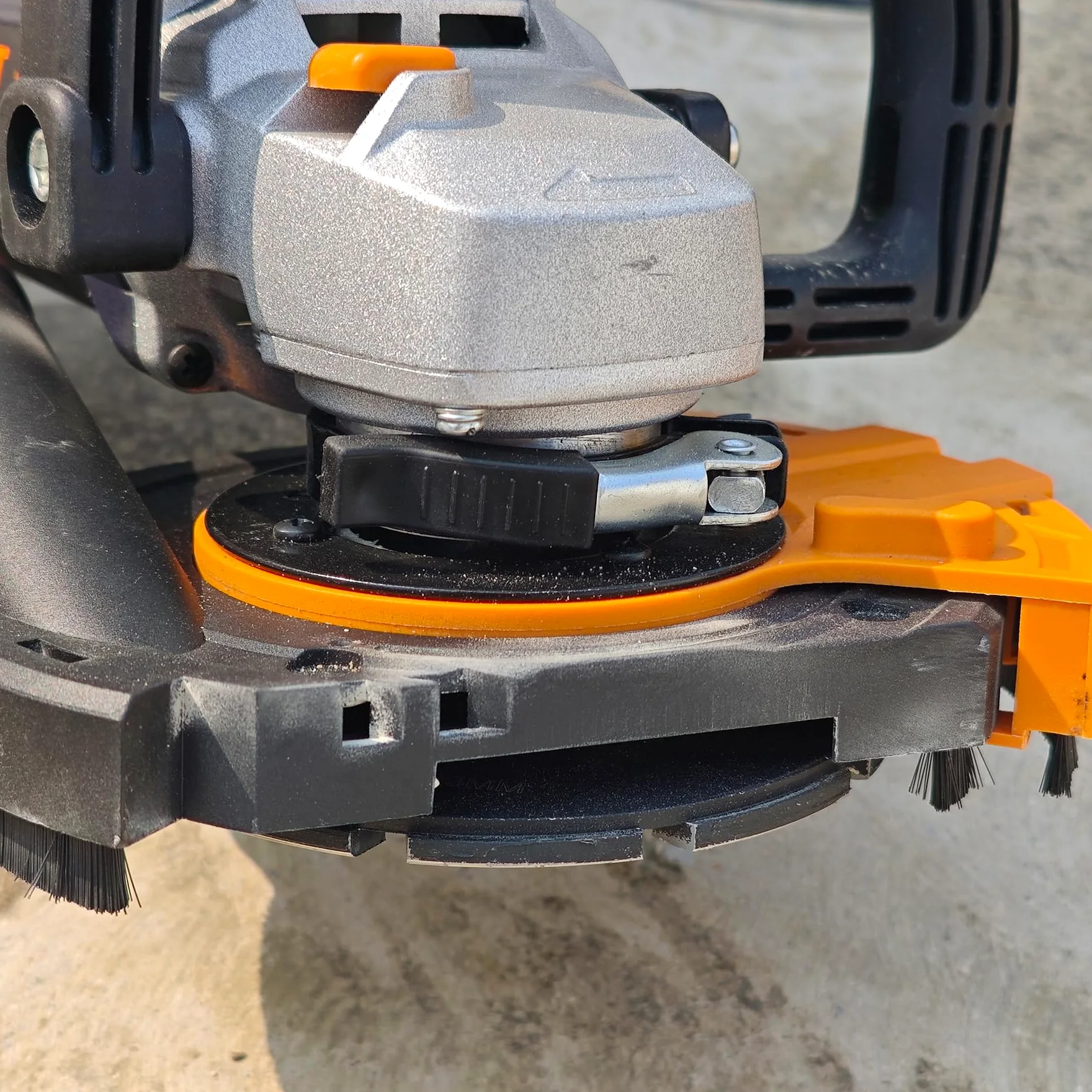 Lijadora de Hormigón MAXXT : amoladora 125 con motor de 1500W, 1000-8500rpm, 7 niveles velocidad，Borde lateral ajustable, para pisos de concreto/aceras/estacionamientos/almacenes