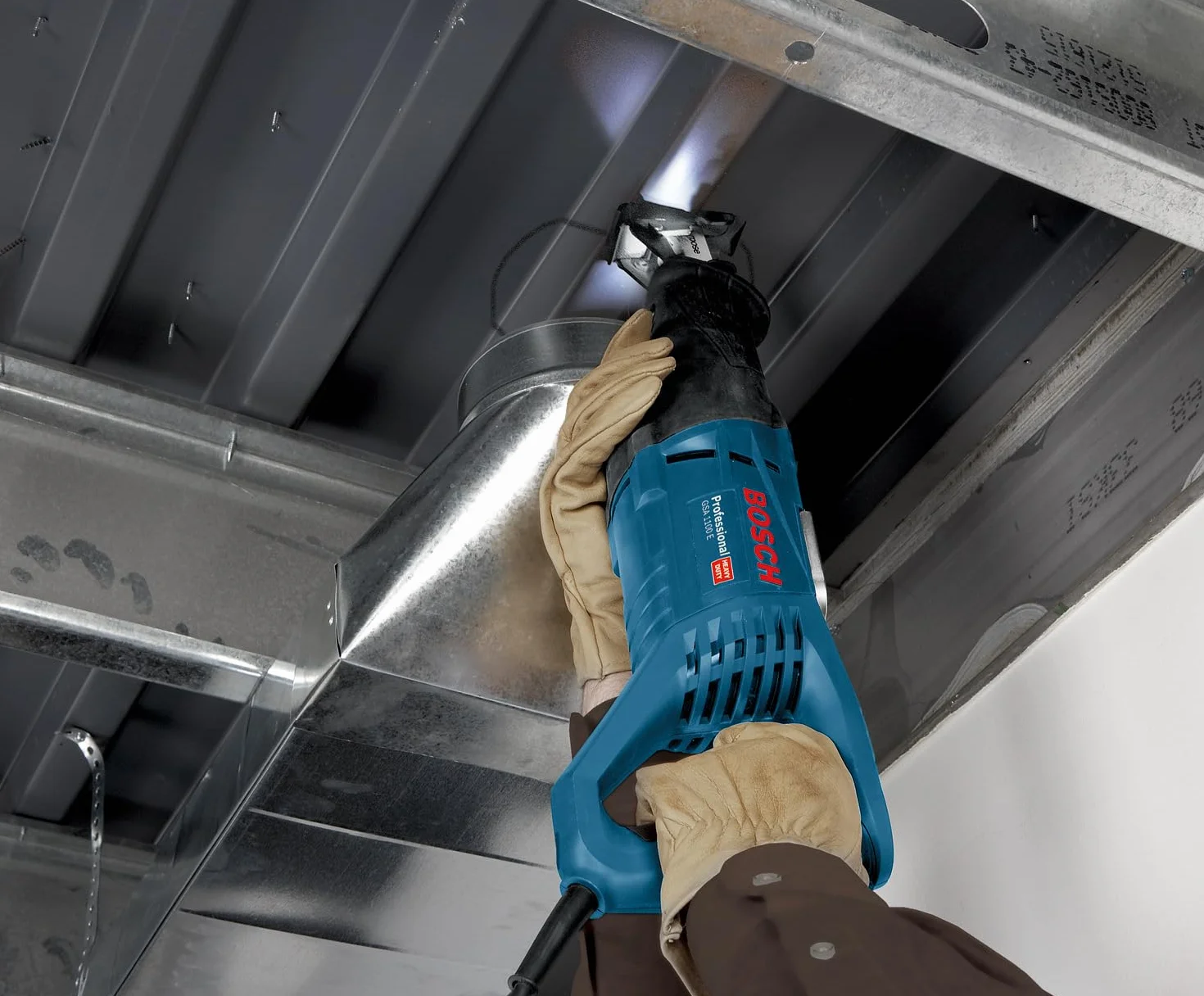 Bosch Professional GSA 1100 E - Sierra sable (1100 W, 220-230V 230 mm, en maletín), Color Azul, Talla Única