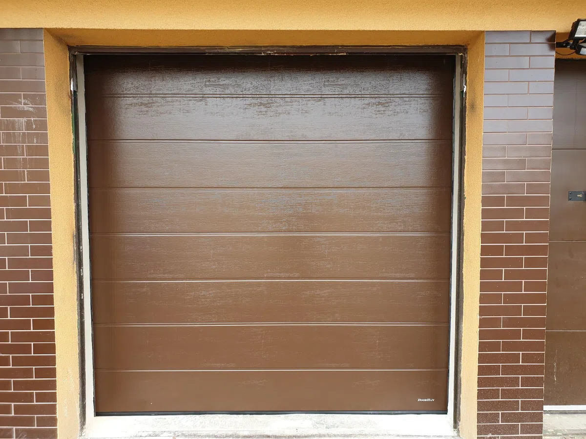 DoorHan - Puerta de Garaje | Seccional | Motorizada y emisor manual, para el Autoensamblaje, Tamaño y Color para elegir (RAL 8014 (Marrón), Ancho 3500 mm x Alto 2150)