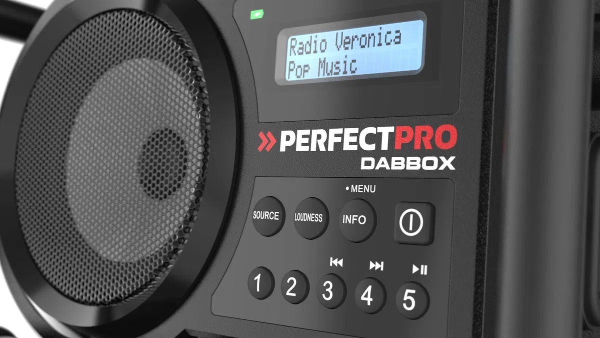 PerfectPro Radio DABBOX, Dab+ y recepción FM, Cargador de batería Integrado para batería Universal, Bluetooth, Recargable, Entrada Auxiliar, Resistente a los Golpes, IP54, DBX3