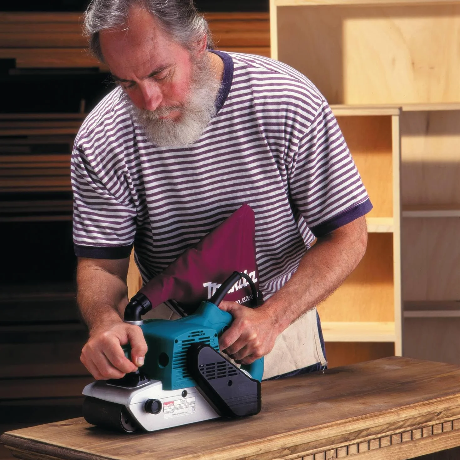 Makita 9403 Lijadora de Banda, 500 m/min, 5.7 kg, 1200 W, 230 V, Azul, 10.2 cm