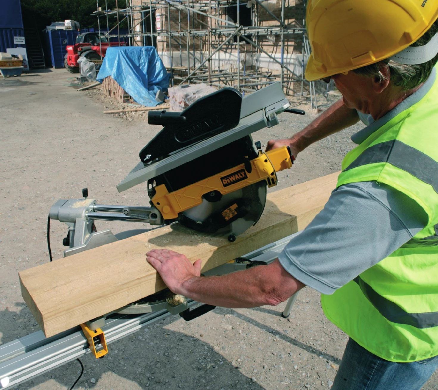 DeWalt D27112-QS - Ingletadora Telescópica Mesa Superior 1.600W Motor Universal - Ø 305mm
