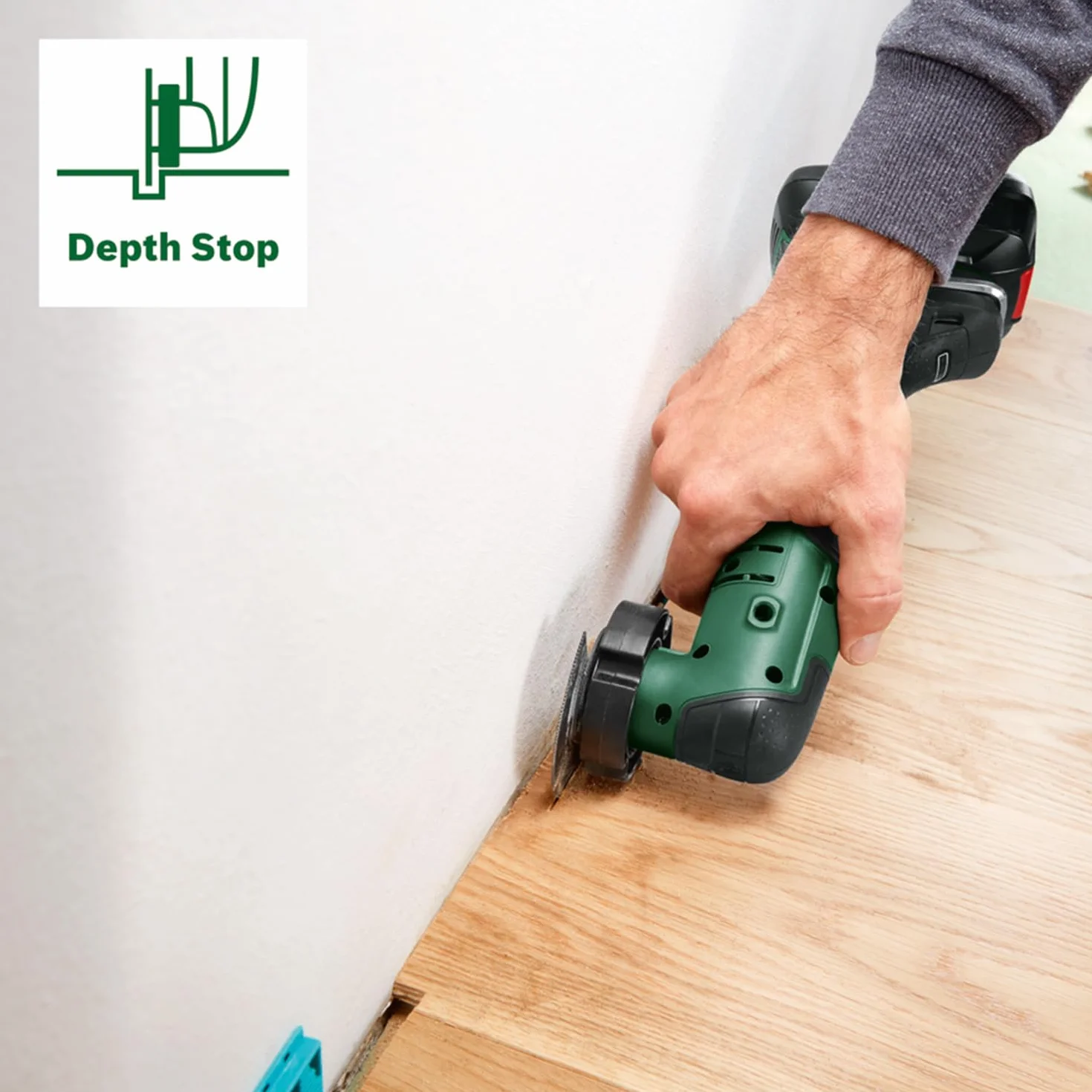 Bosch multiherramienta con batería UniversalMulti 18V-32 (para serrar, cortar, lijar; 1 hoja de sierra; 1 cuchilla de corte; 1 placa lijadora; 6 hojas de lija; 1 tope de profundidad; sin batería)