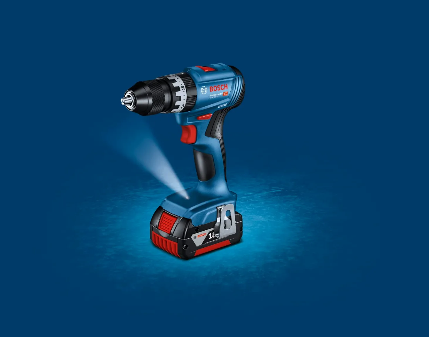 Bosch Professional 18V System taladro con percusión a batería GSB 18V-45 (velocidad de giro 1900 rpm, incl. 2 baterías 2.0Ah, GAL 18V-2082, set con 82 accesorios, L-Case Pick & Click)