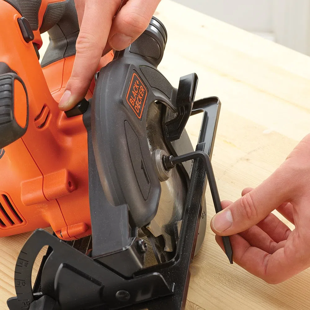BLACK+DECKER BDCCS18N-XJ - Sierra circular a batería 18V, Diámetro disco Ø 140 mm, Profundidad de corte hasta 43 mm, Corte bisel hasta 45º, No incluye cargador ni batería