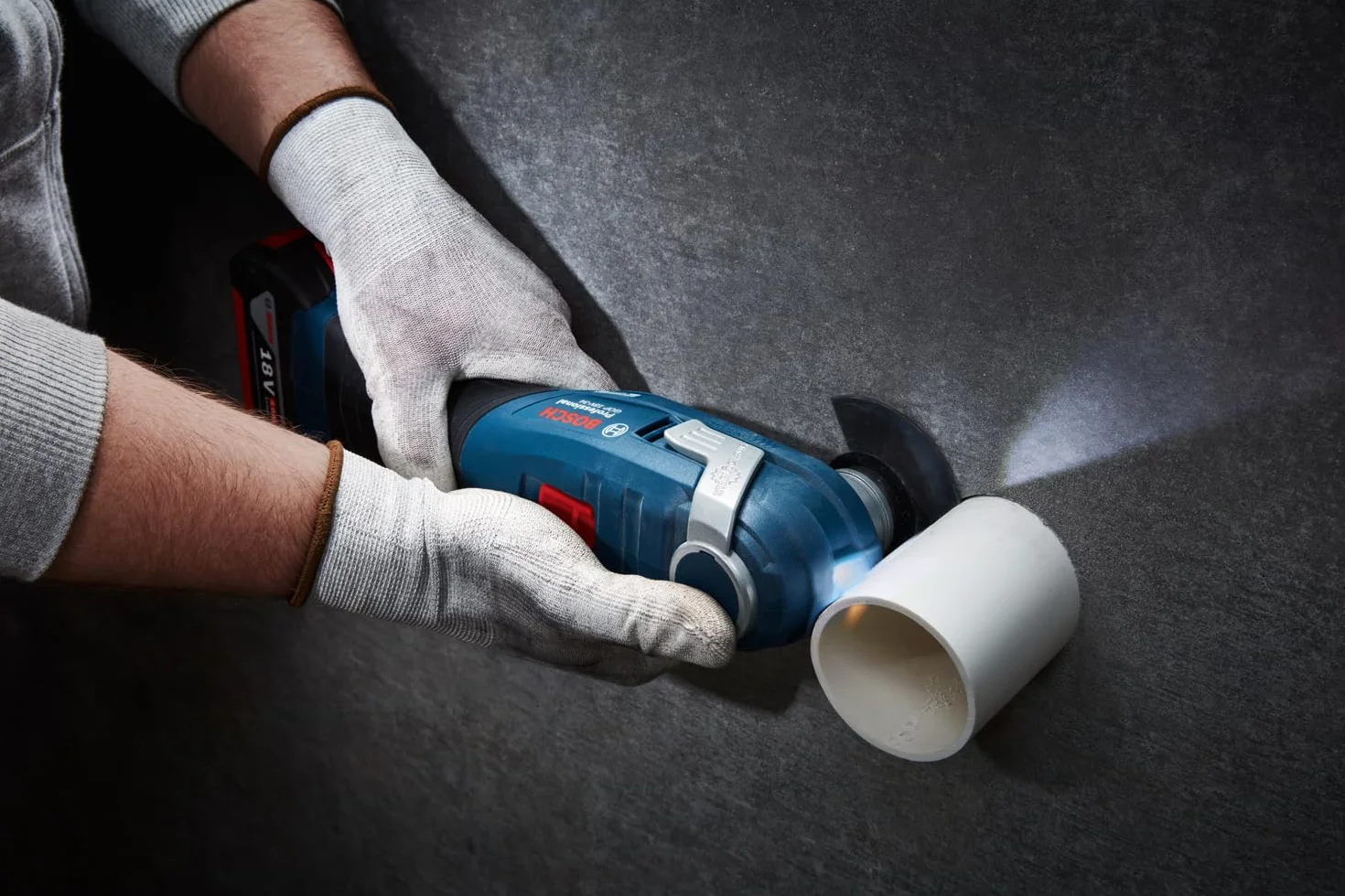 Bosch Professional 18V System multiherramienta a batería GOP 18V-34 (motor sin escobillas, Vibration Control, empuñadura estrecha 180 mm, incl. 1 hoja de sierra, L-BOXX, sin batería/cargador)