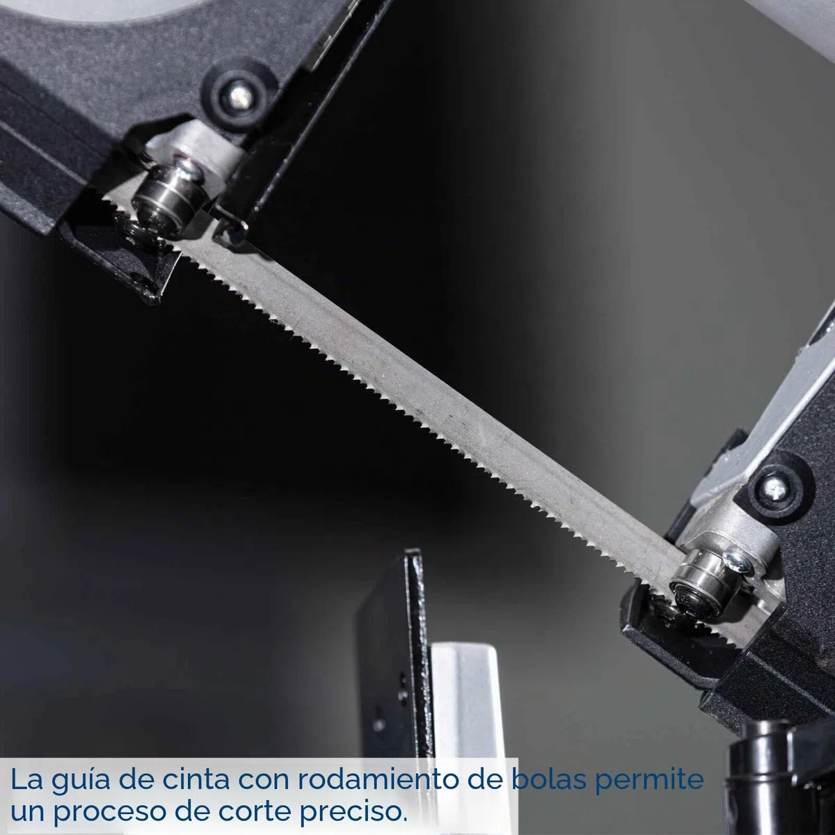 Scheppach - Sierra de cinta para metales MBS1200 | 1200W | Corte 127x127mm | Velocidad variable: 0,7-2,4 m/s | Ligera, manejable y extraíble para uso eléctrico | LED&Segunda hoja incluida