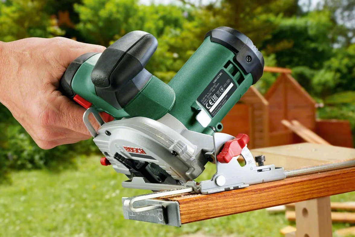 Bosch sierra circular a batería UniversalCirc 12 (sin batería, sistema de 12 voltios, en caja)