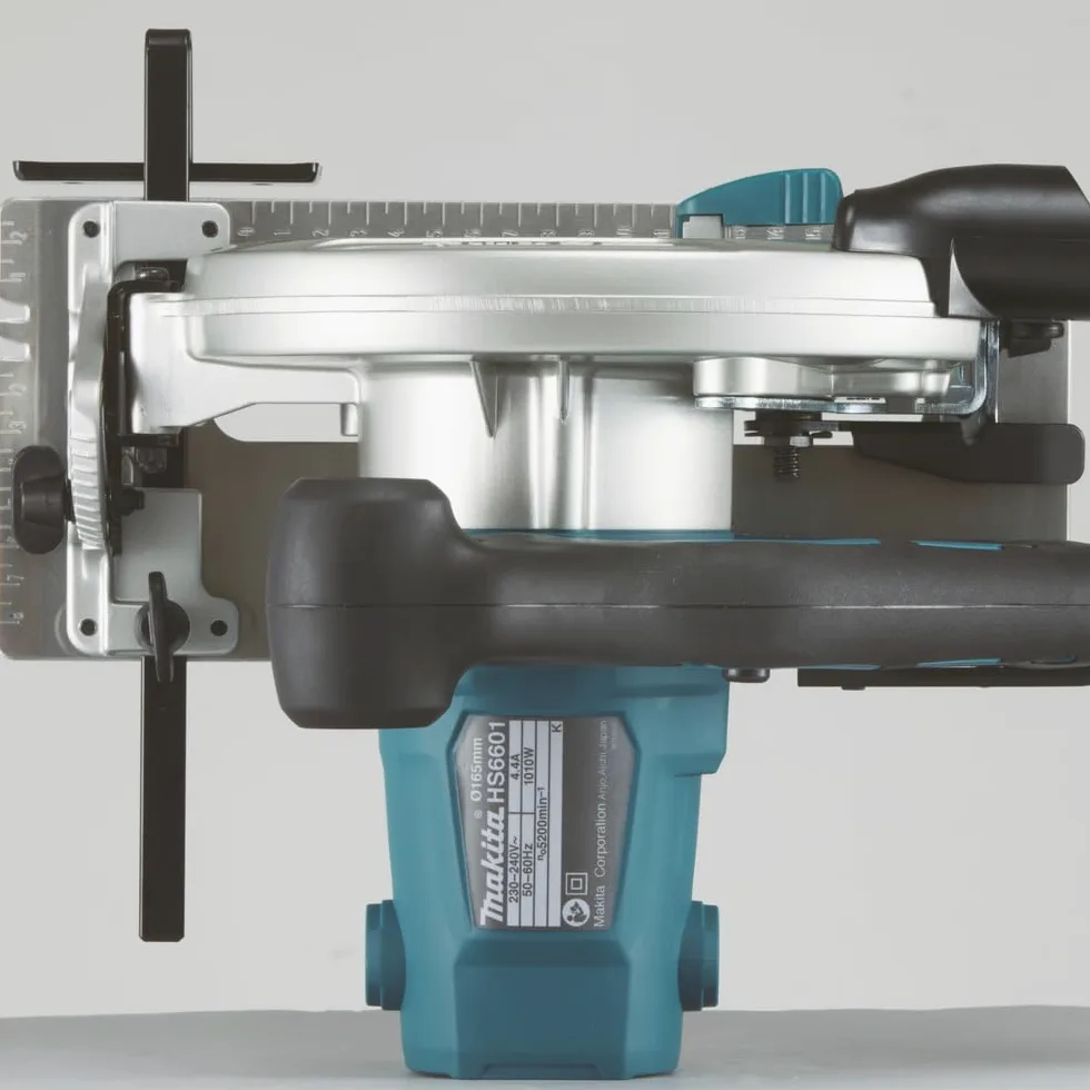 Makita – Sierra circular de mano 64 mm, 1050 W, en MAKPAC) hs6601j