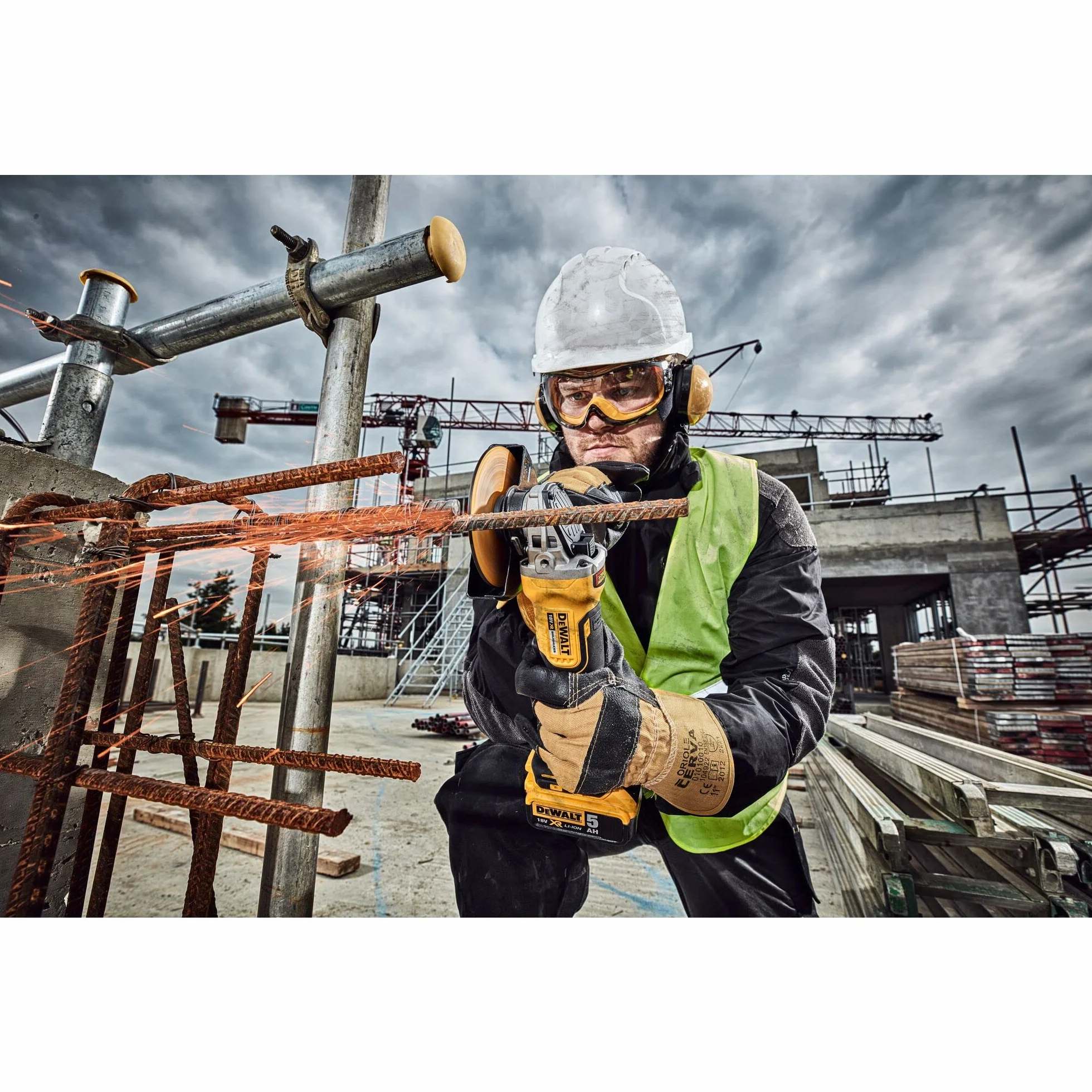 DEWALT DCG406N-XJ, Mini-Amoladora sin escobillas XR 18V 5Ah Li-Ion, Ø125mm, Interruptor Hombre-Muerto, Arranque Suave, Freno, Embrague,Mango lateral de 2 posiciones, Sin cargador/batería