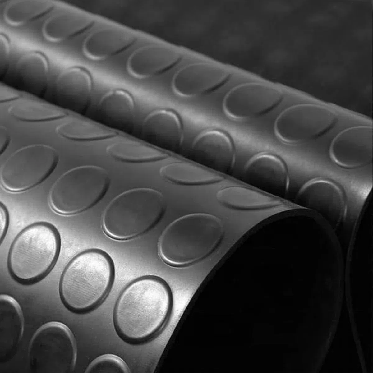 WOLFPACK LINEA PROFESIONAL Suelo Goma Circulos 1,20x10 Metros 3 mm. de Grosor Color Negro