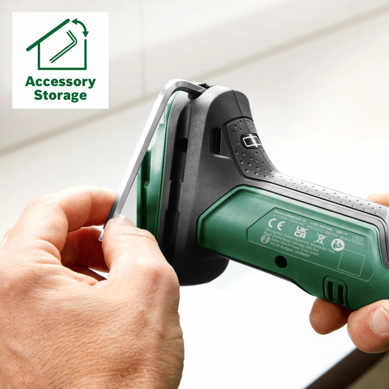 Bosch multiherramienta con batería UniversalMulti 18V-32 (para serrar, cortar, lijar; 1 hoja de sierra; 1 cuchilla de corte; 1 placa lijadora; 6 hojas de lija; 1 tope de profundidad; sin batería)